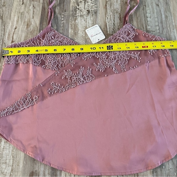 Free People Intimately V-Neck Lace Mesh Detail Satin Camisole Rose SZ Large NWT - Picture 7 of 9